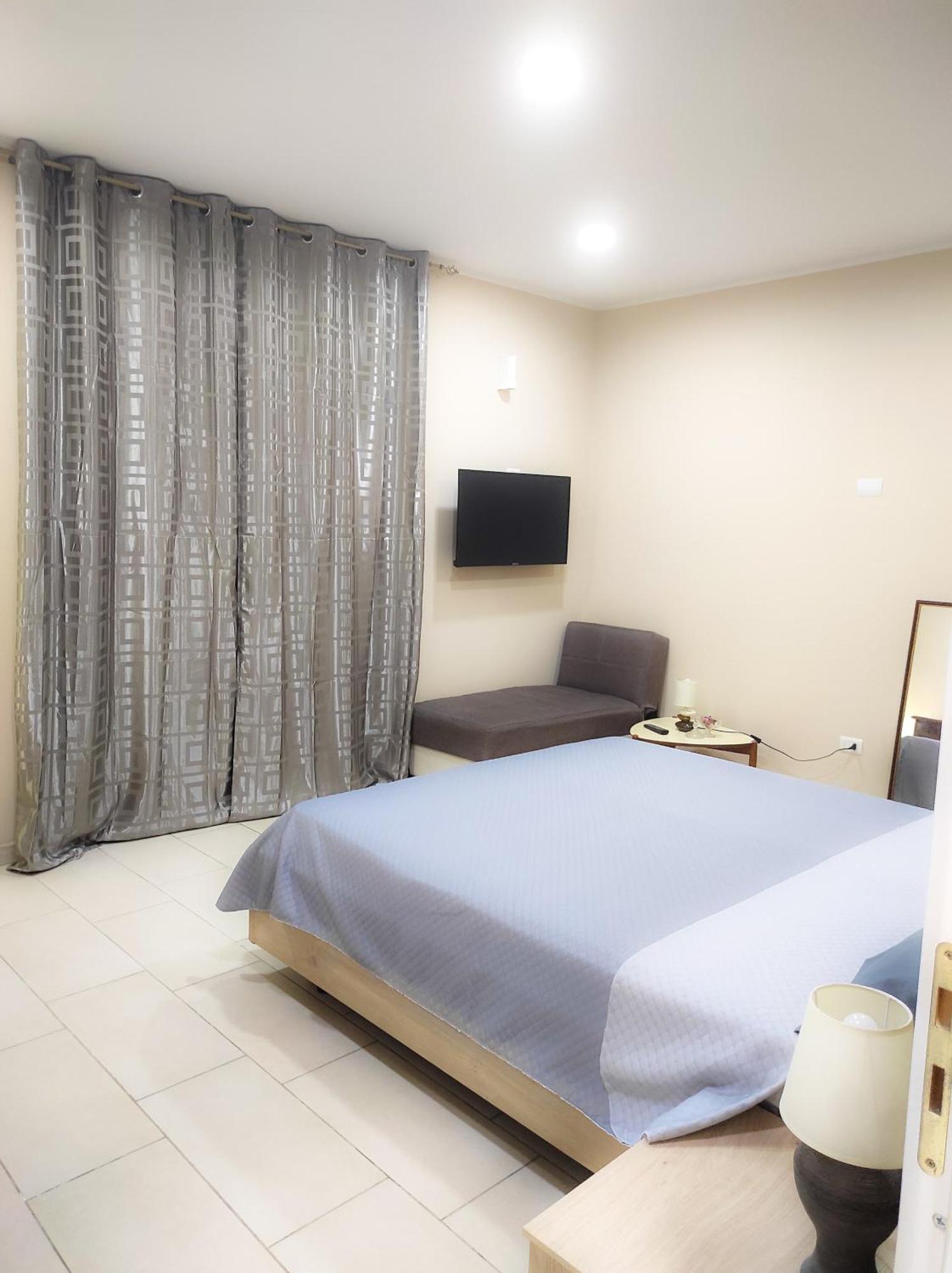 76 Avenue Suites Wi-Fi - Shuttle Reggio di Calabria Bagian luar foto