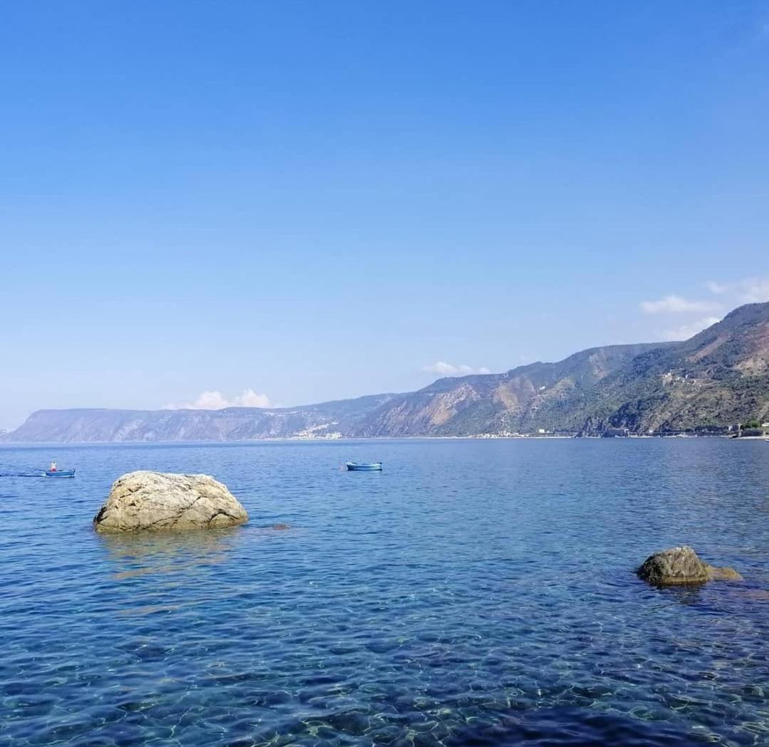 76 Avenue Suites Wi-Fi - Shuttle Reggio di Calabria Bagian luar foto