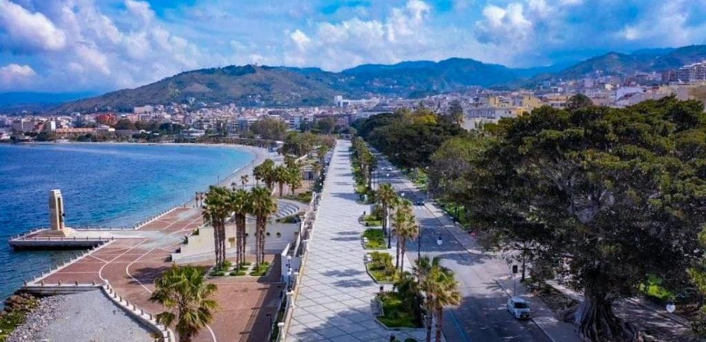 76 Avenue Suites Wi-Fi - Shuttle Reggio di Calabria Bagian luar foto