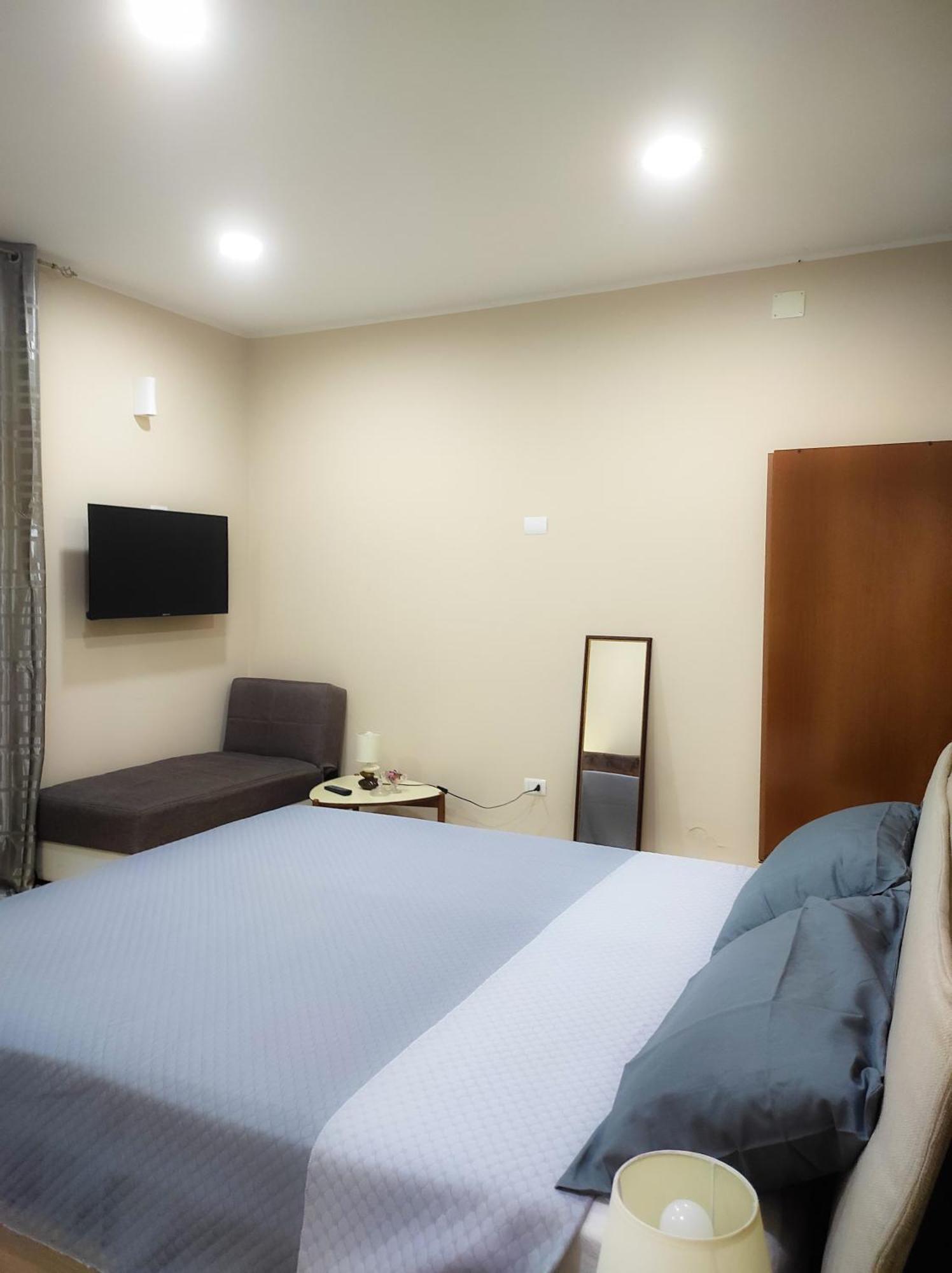 76 Avenue Suites Wi-Fi - Shuttle Reggio di Calabria Bagian luar foto