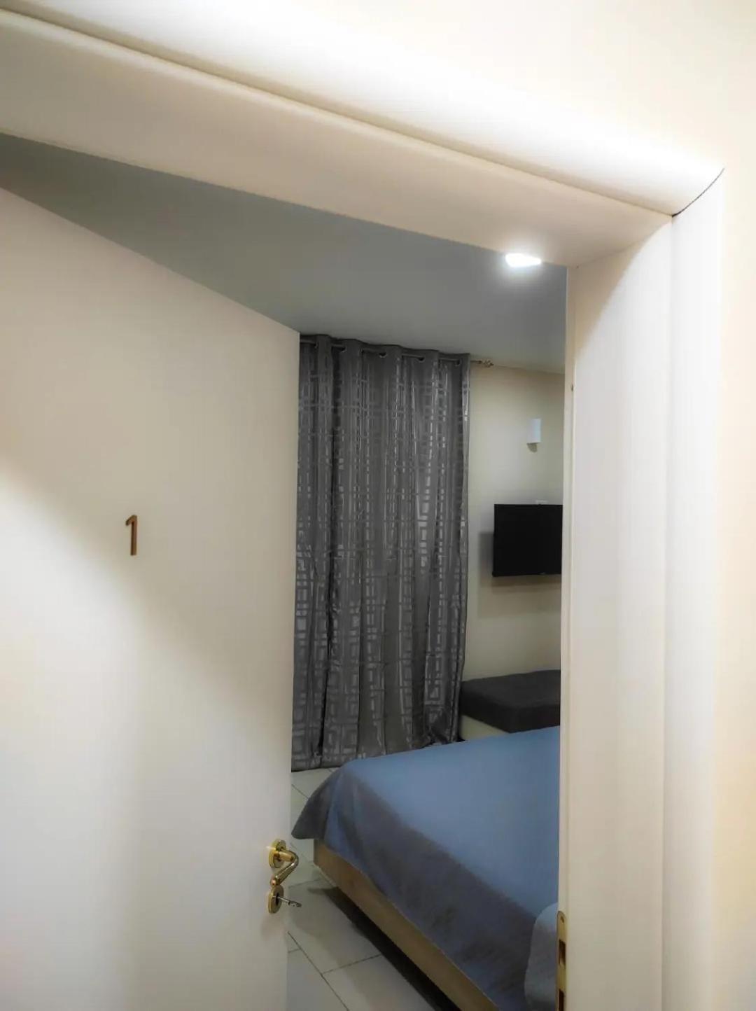 76 Avenue Suites Wi-Fi - Shuttle Reggio di Calabria Bagian luar foto