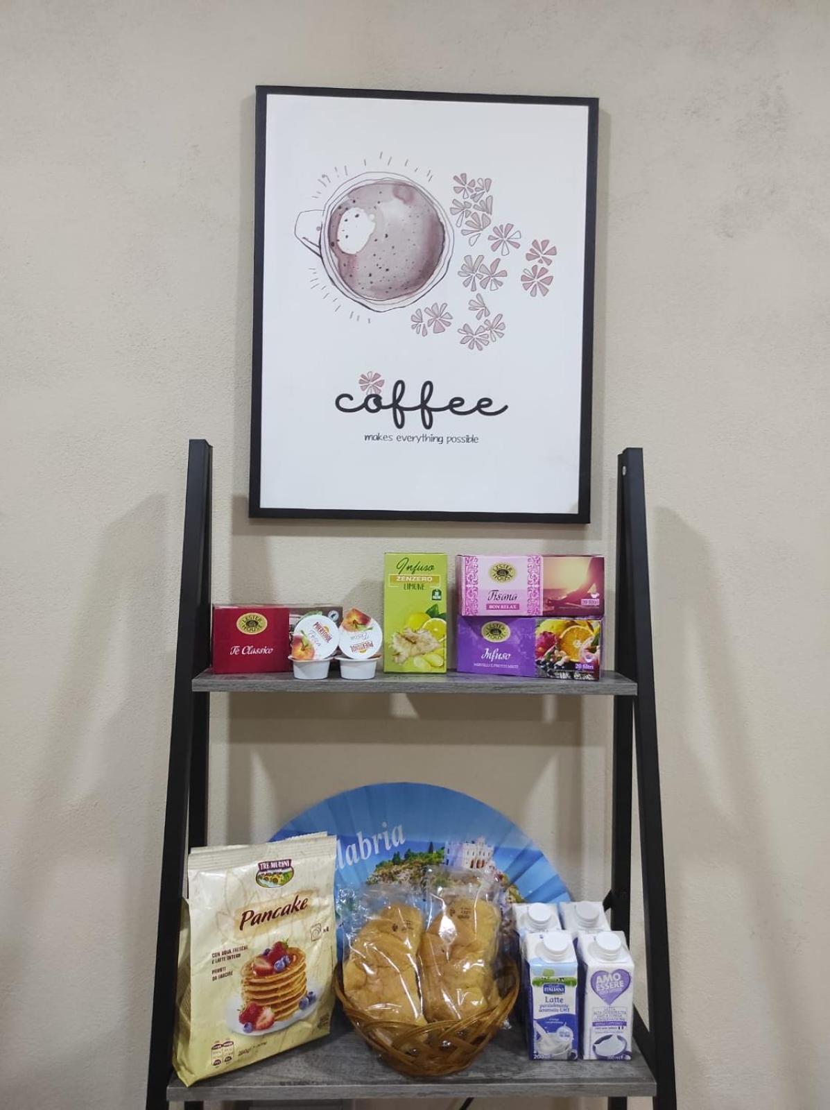 76 Avenue Suites Wi-Fi - Shuttle Reggio di Calabria Bagian luar foto